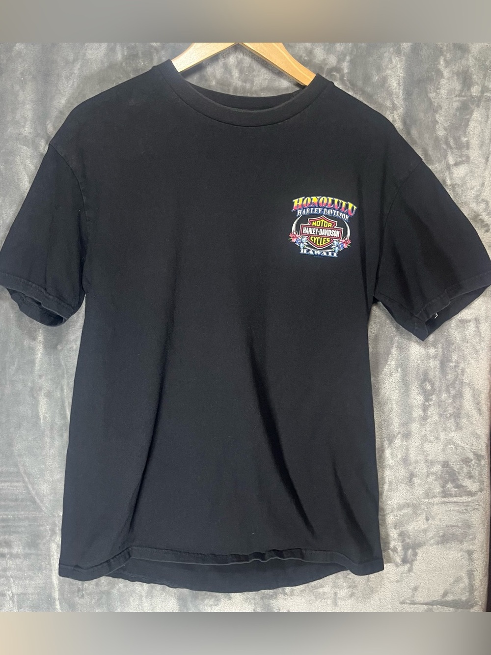 Vintage Y2K Harley-Davidson Black T-Shirt with Colorful Honolulu Logo